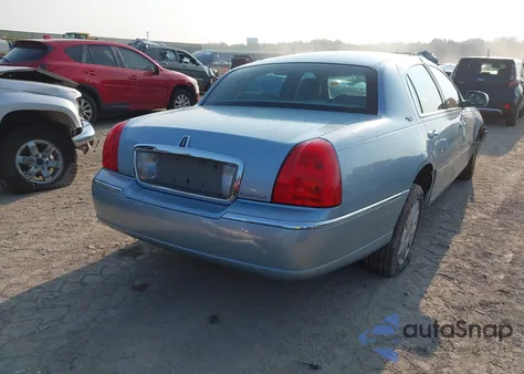 2010 Lincoln Town Car Signature Limited from USA, damaged, VIN 2LNBL8CV9AX611259